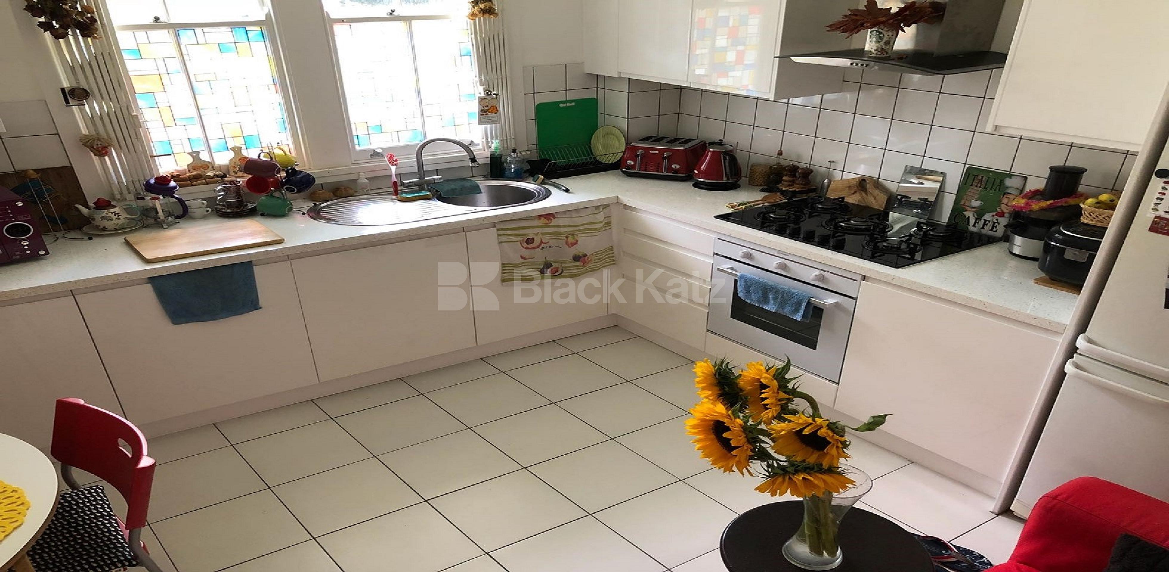 			LET , 2 Bedroom, 1 bath, 1 reception Apartment			 Hayles Building - Elliotts Row, Elephant & Castle SE11